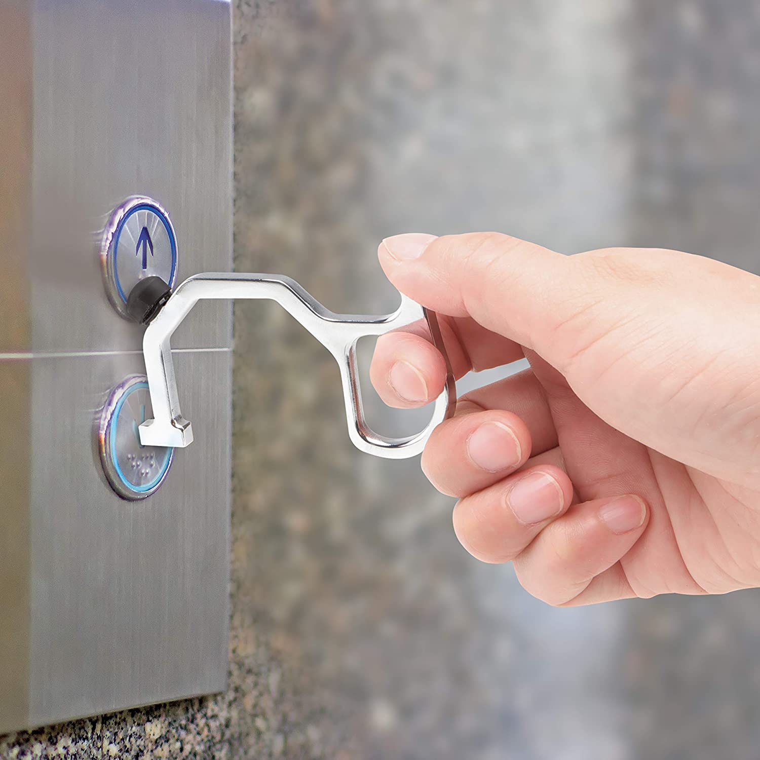 Herramienta de mano inteligente sin contacto SupplyAID RRS-KEY1 con caja desinfectante, desinfectante de manos en gel de 2 oz incluido y boquilla de llenado. Evite superficies de contacto frecuente. 